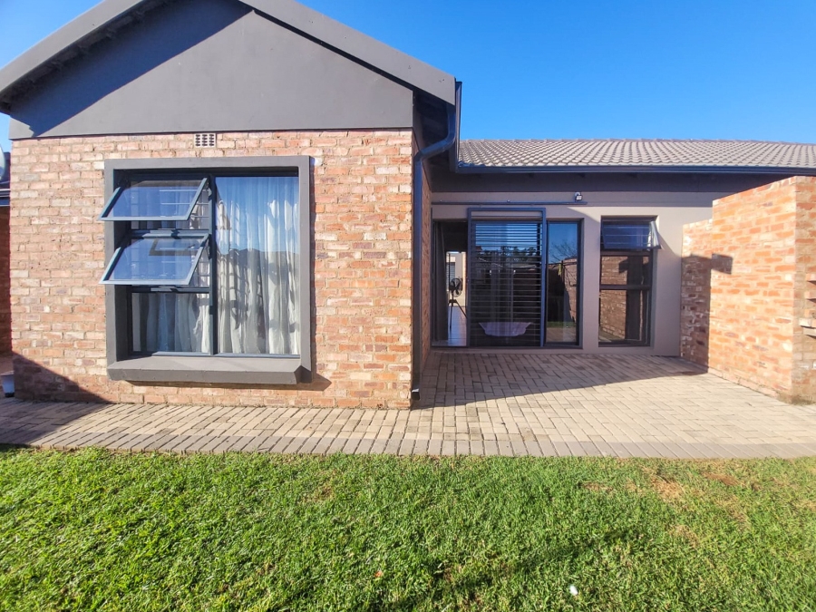 2 Bedroom Property for Sale in Van Der Hoff Park North West